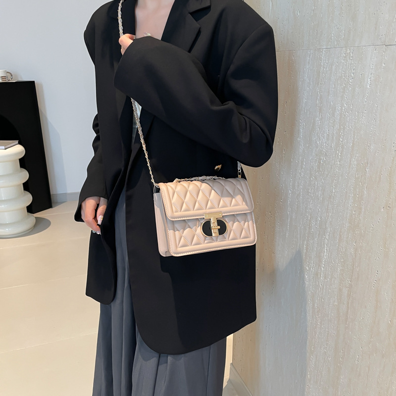 2024 neue Modische Lock Handheld frauen Koreanische Ausgabe Beliebte Lingge Stickerei Gewinde Einzigen Kreuz Schulter Kleine_voghion.com