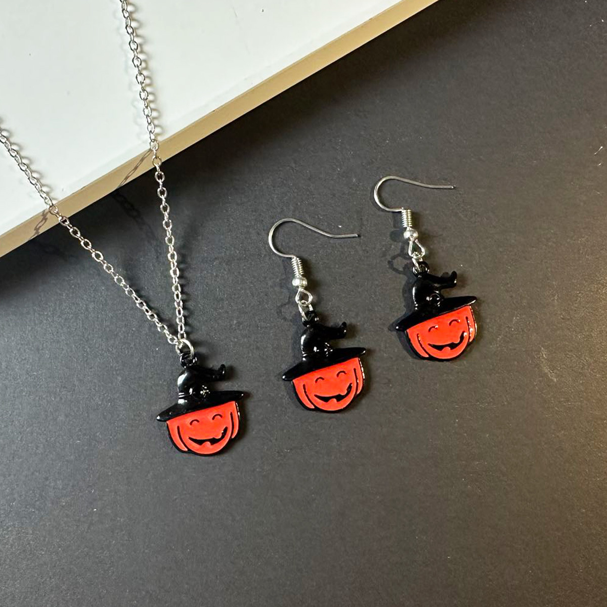Orecchini a forma di fantasma con cartone animato alla moda di Halloween, personalità divertente, collana con teschio di zucca, set di orecchini_voghion.com