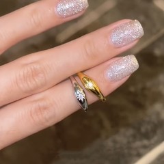 S925純銀八芒星には、女性の贅沢な高級感のあるリングins風の贅沢な口の人差し指が入っています。