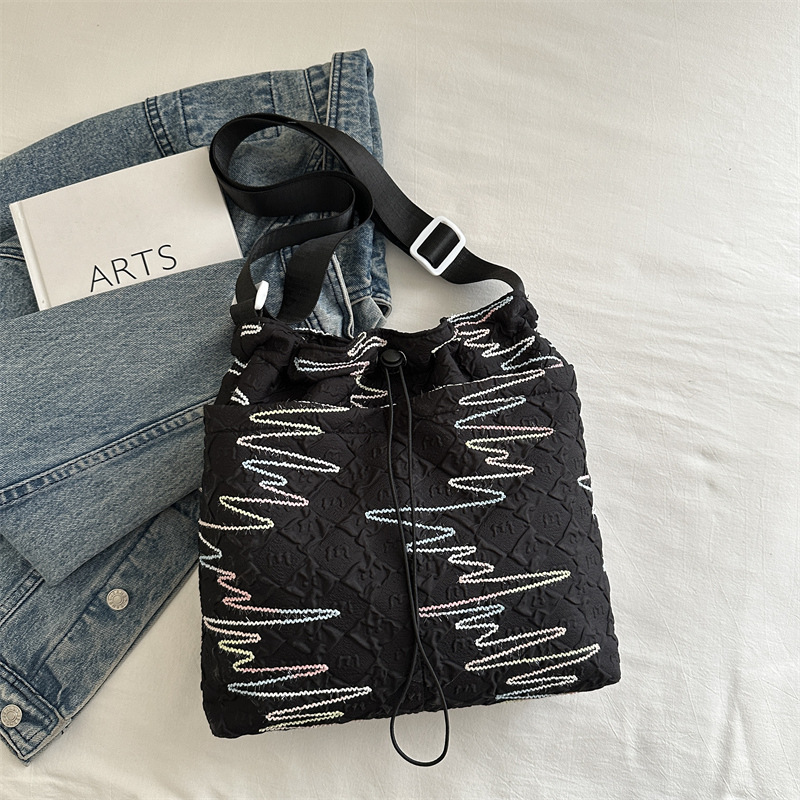 Bolsas de primavera y verano de mujeres de gran capacidad 2025 nuevo pequeño paquete de hombro, bolsas de viaje, bolsas de ocio plegadas