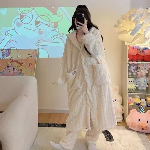 Factory wholesale coral fleece pajamas for women—autumn and winter long-style velvet-lined, thickened flannel loungewear set.