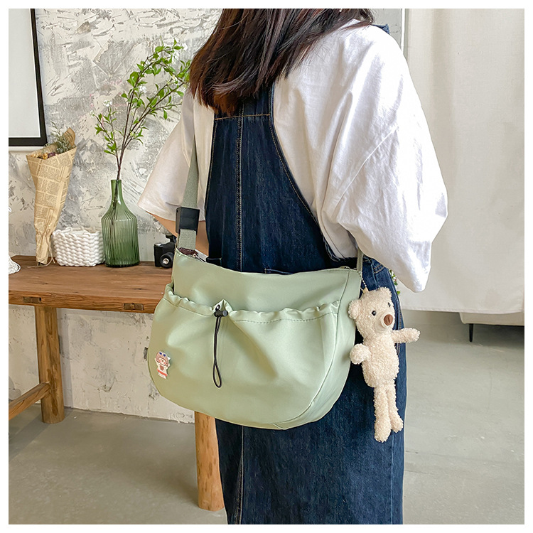 The new 2022 Little Bear canvas small bag for women is simple and versatile. The student dumpling bag is a trendy casual single-shoulder crossbody bag undefined