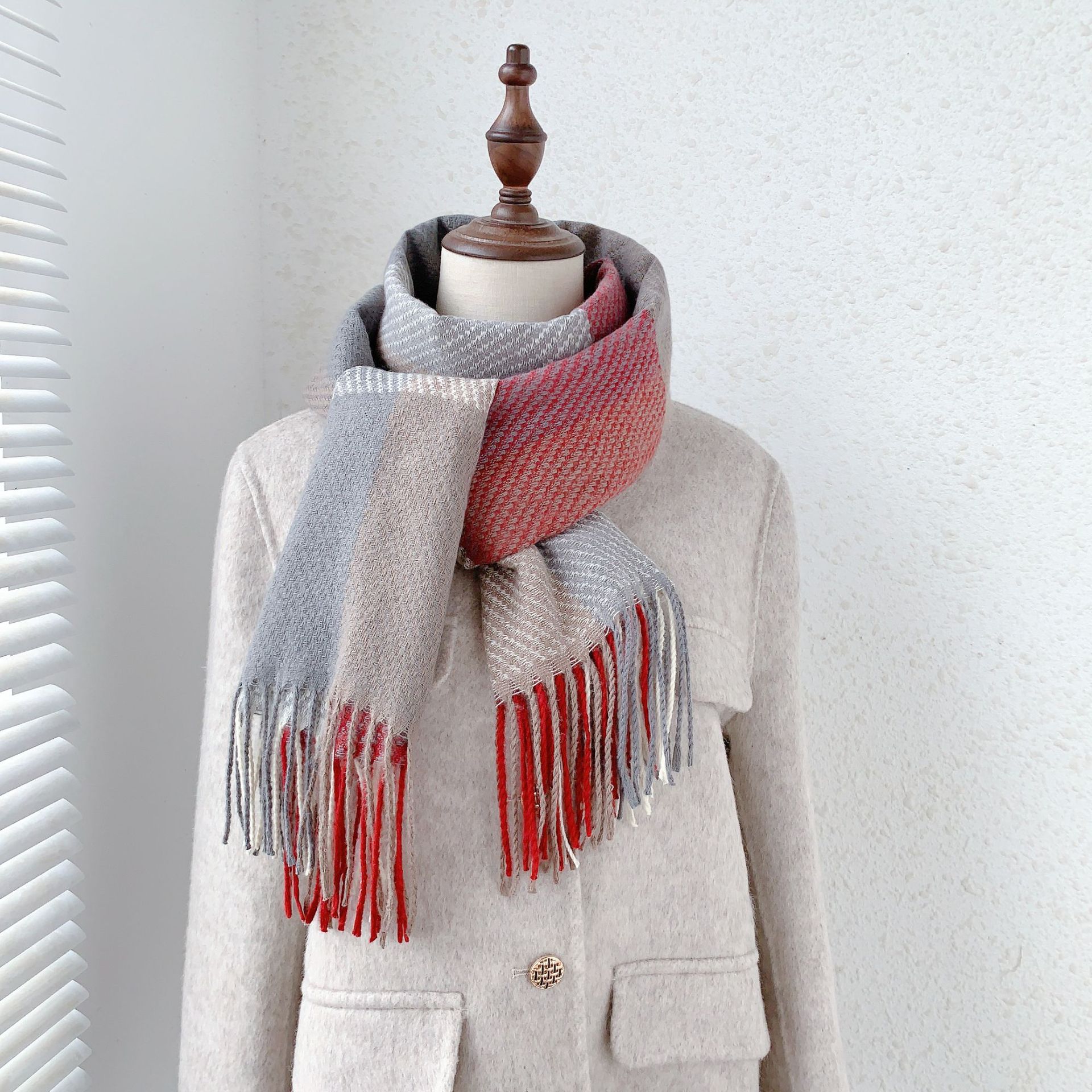 2023 nuevo chal de invierno versátil bufanda de borla gruesa Arco Iris a cuadros elegante simple bufanda de Cachemira