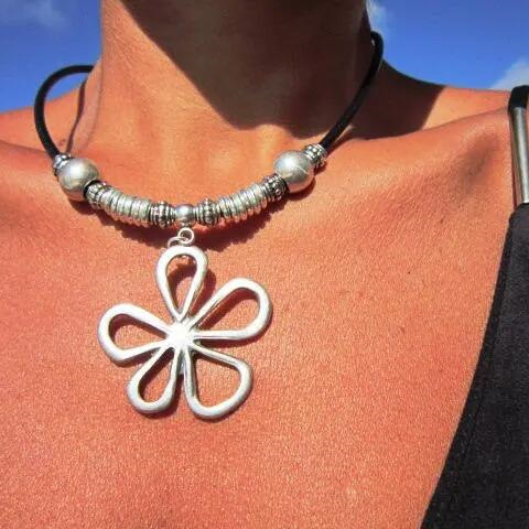 Flower Pattern Women'S Gender Handmade Design 1 Piece Retro Flower Alloy Handmade Women's Pendant Necklace