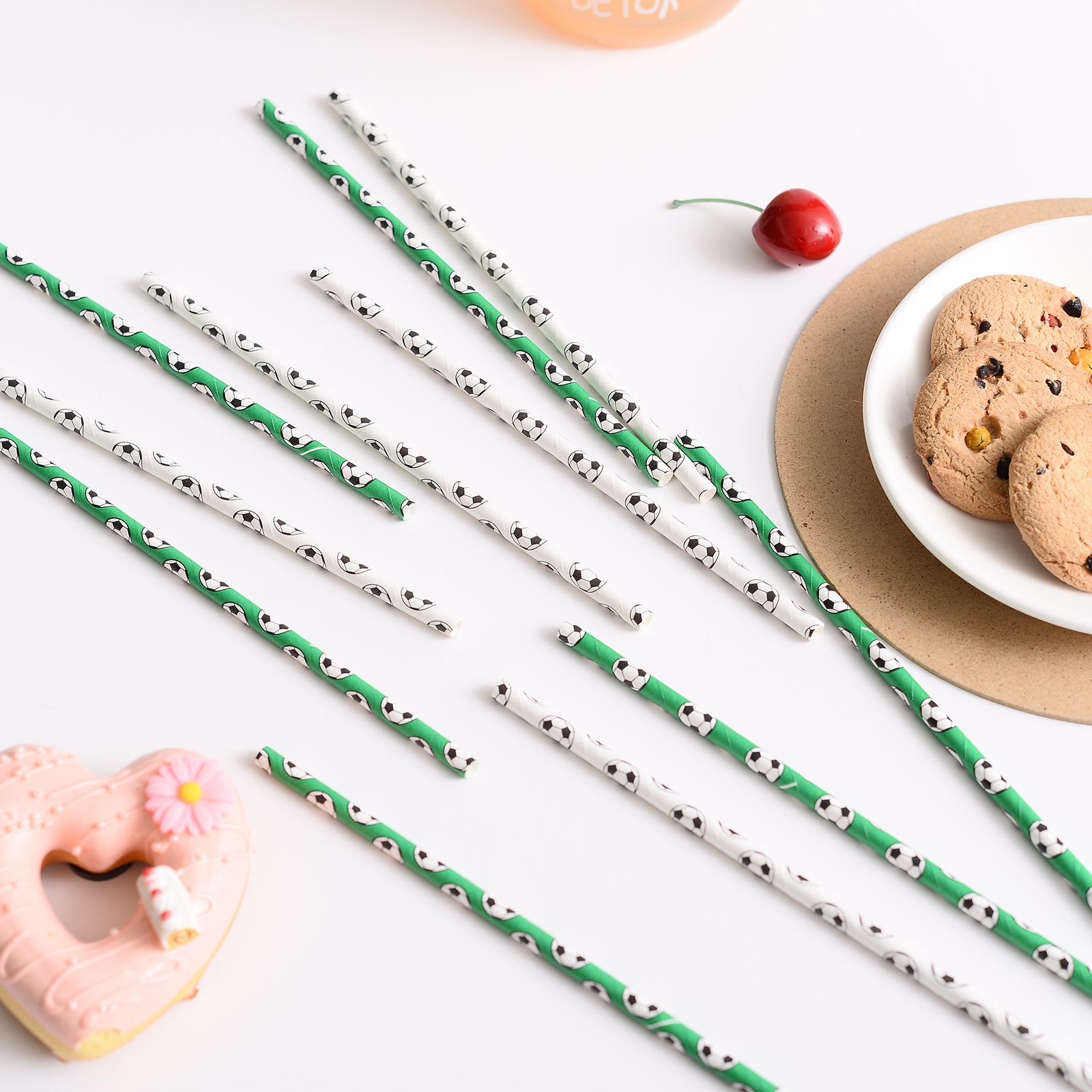 Cruz-frontera nueva combinación de paja de papel desechable degradable de paja de fútbol paja partido decoración M014