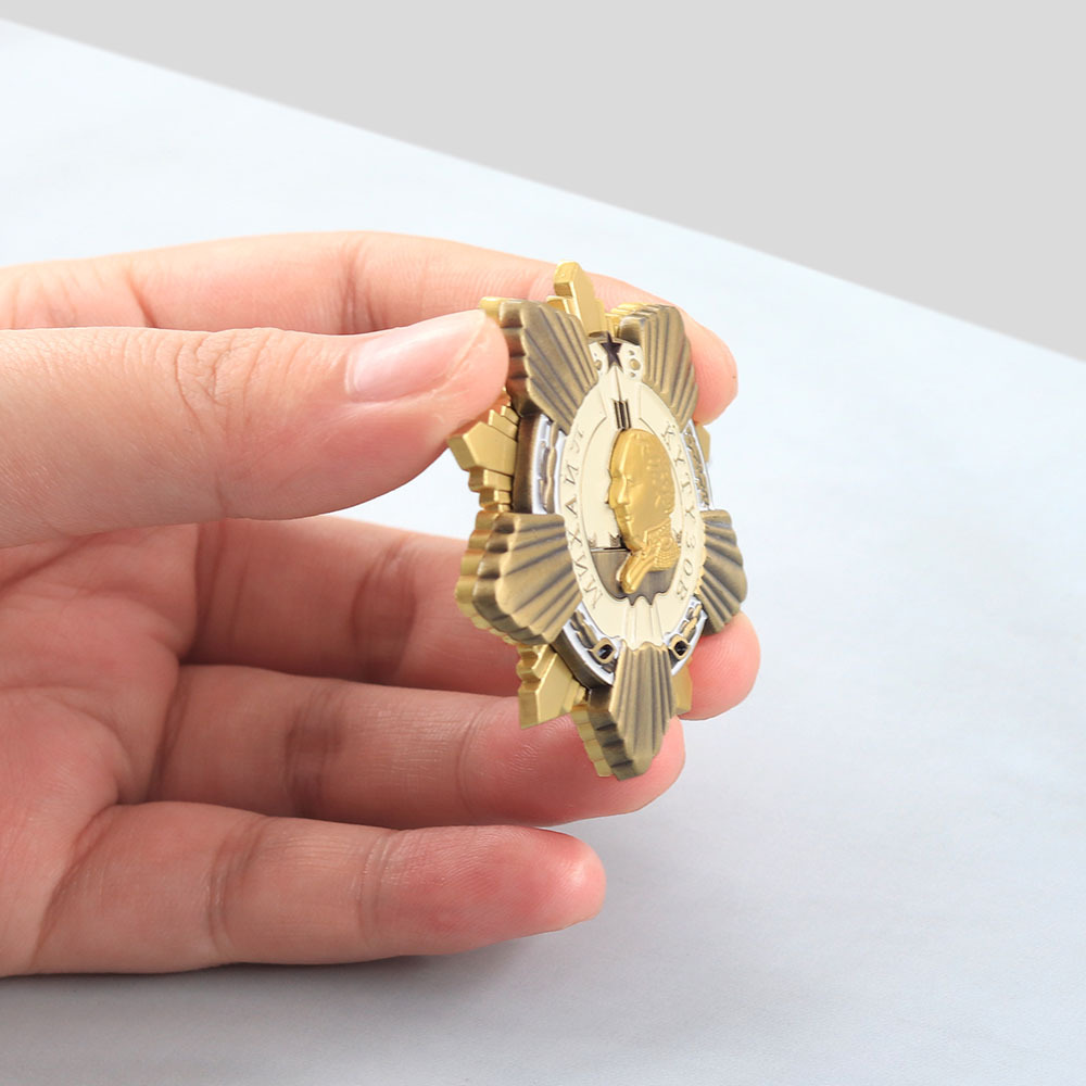 Replica of the Soviet Kutuzov Medal, Two-Color Electroplating Process, Vintage Enamel Commemorative Badge Collection Pin