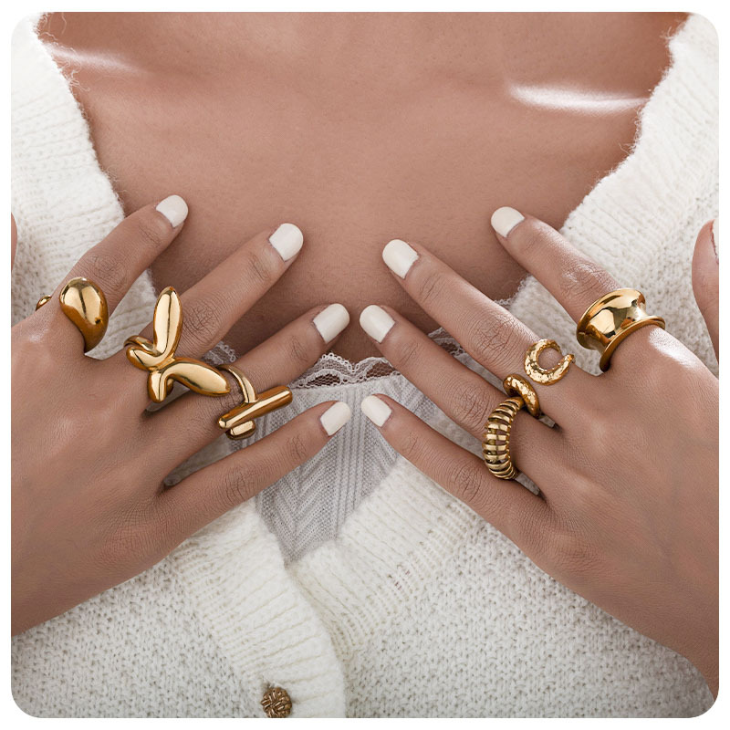 Tina transfronteriza diseño simple personalidad joyería de mano acero inoxidable chapado 18K oro temperamento brillante mariposa abierta anillo para mujeres