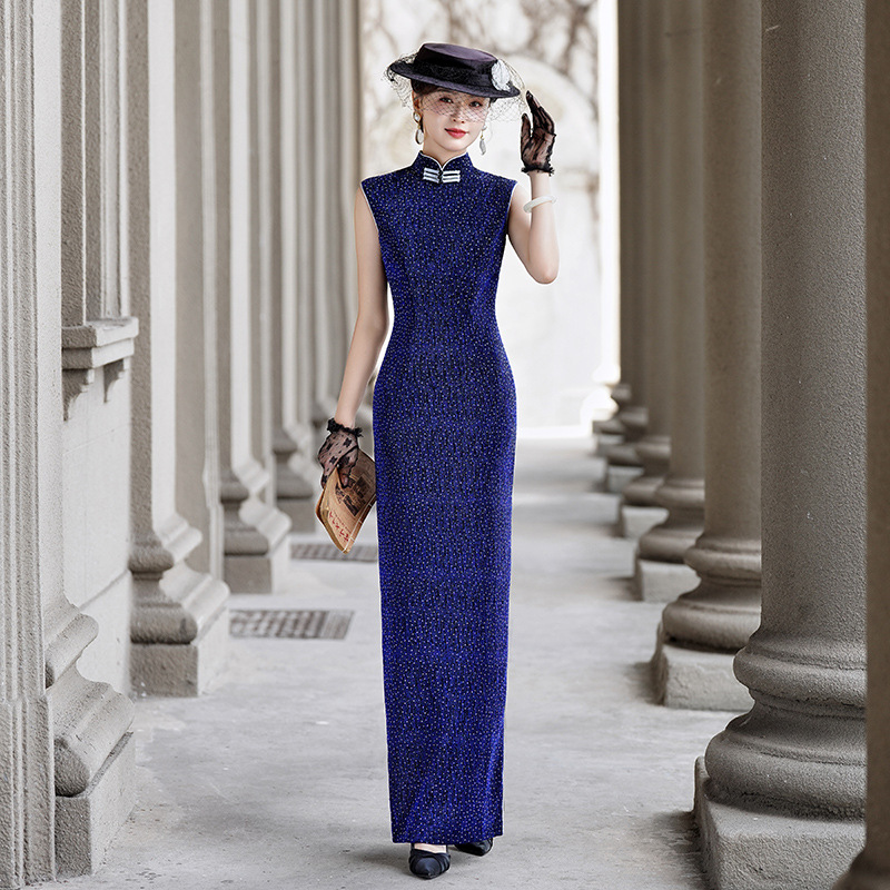 Runway Cheongsam 2026 New Improved Version Sleeveless with Shiny Diamonds Blue Performance New Chinese Style Long Dress Slimming