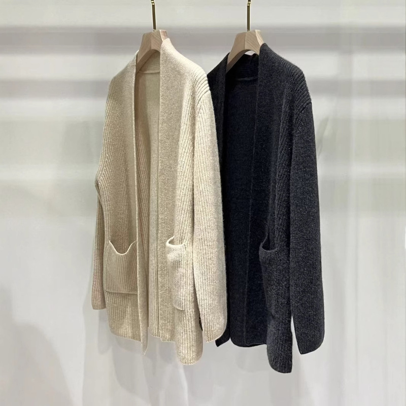 (Ready Stock from the Source Factory, Please Send a Private Message to Get the Goods) Temperament Gray/Moonlight White Italian Old Money Classic Cashmere
