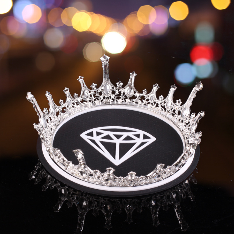 Lujo creativo diamante cristal corona asiento de perfume de coche adornos de diamantes de imitación de coche decoración de coche asiento de perfume de coche Douyin