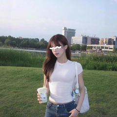 白色正肩短袖t恤女2025夏季新款特别漂亮的修身掐腰超火减龄上衣