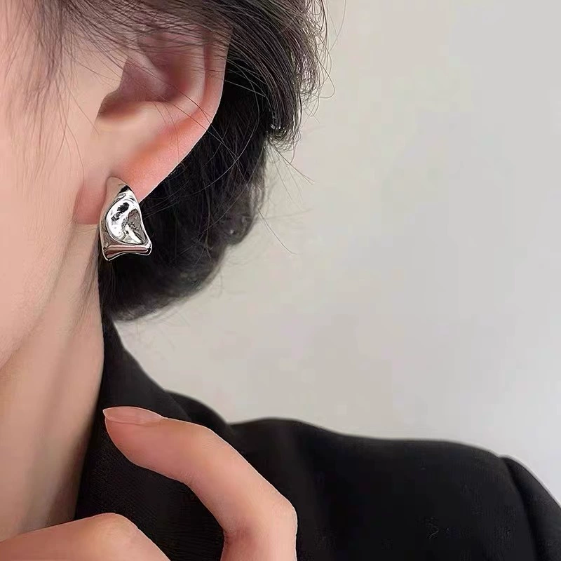 Модная серебристая металлическая мушка-удочка? нет piercing?
