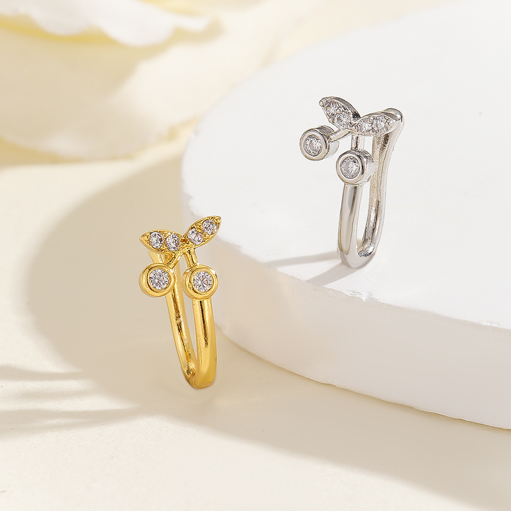 Labret piercing jewelry detail image