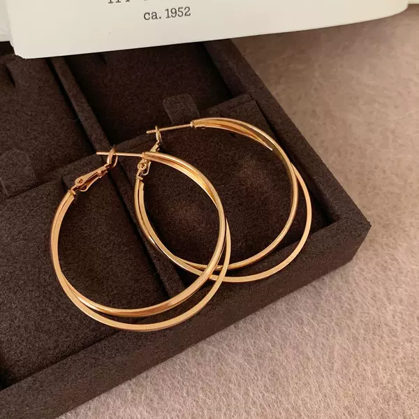 Gold double-layer large hoop earrings for women, simple and elegant, European and American style, exaggerated, suitable for daily commuting, versatile earrings wholesale