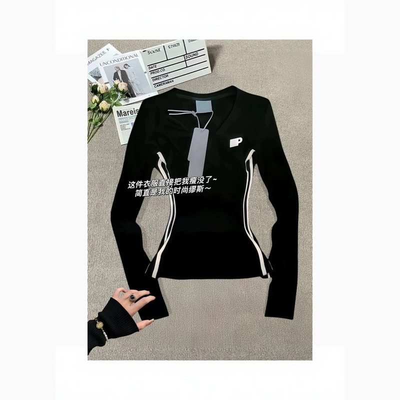 Black V-Neck Long-Sleeve T-Shirt for Women, Slim Fit, Waist-Cinching, Flattering, Suitable for Spring and Autumn, Sweet Base Layer, Trendy Side-Striped Top Black V-Neck Long-Sleeve T-Shirt for Women, Slim Fit, Waist-Cinching, Flattering, Suitable for Spring and Autumn, Sweet Base Layer, Trendy Side-Striped Top