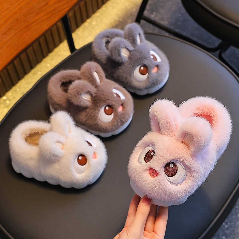 2025 nuevos zapatillas de algodón de invierno para niños, bolsas de tacones cálidas para niños y niñas, zapatos de algodón de lana de base gruesa para padres e hijos