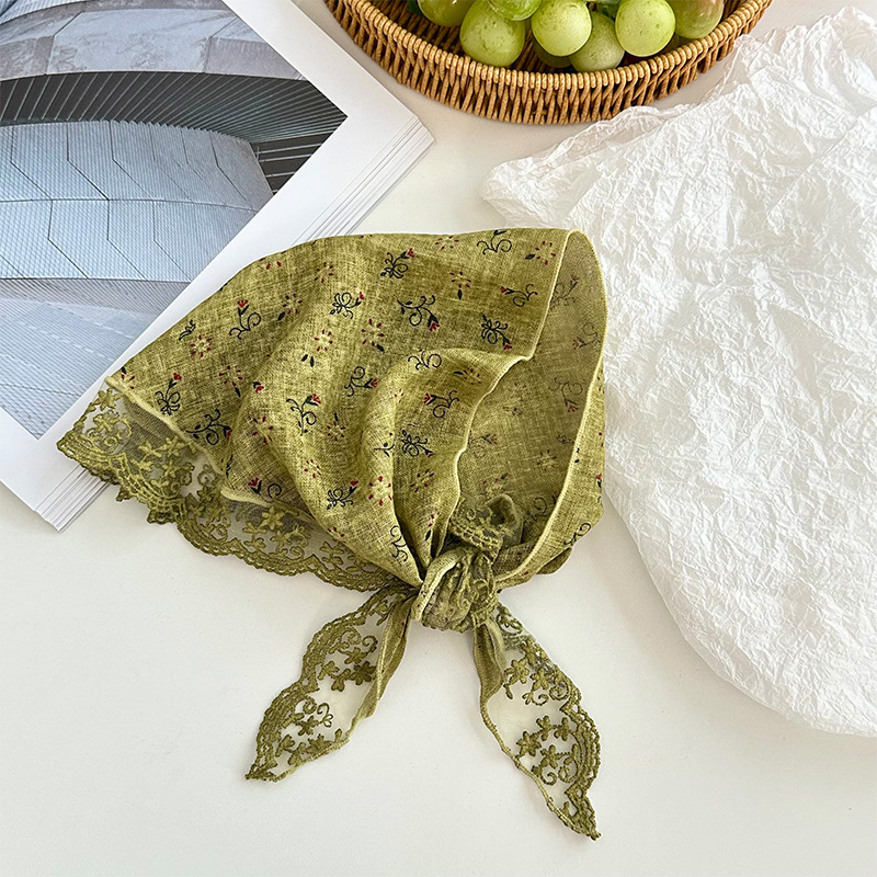 Bufanda de seda Bufanda triangular con borde de encaje Bufanda de mujer Pequeño estilo pastoral fresco bolso floral decorativo pañuelo para el cabello