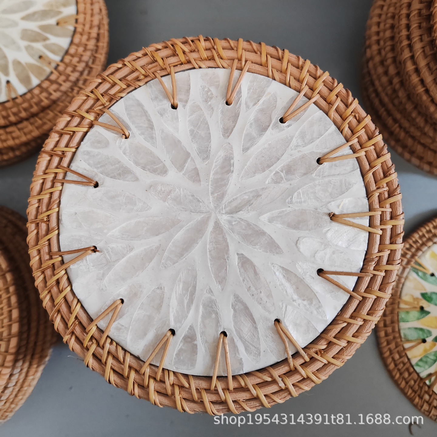 Alfombrilla aislante de concha, posavasos para hoteles y hostales, alfombrilla de desayuno con borde de ratán, alfombrilla antisalpicaduras para mesa de café, aislamiento térmico y protección contra quemaduras.