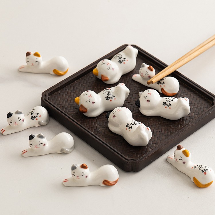 Japanese-Style Lucky Cat Ceramic Chopstick Holder Cute Kitten Chopstick Rest Household Tableware Chopstick Pillow Home Decor Small Ornament