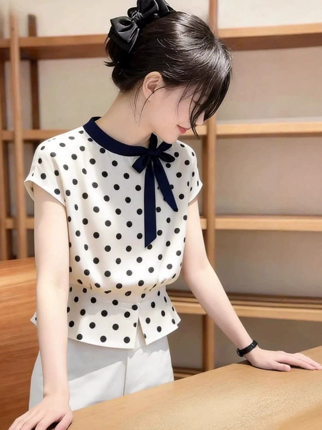 Áo sơ mi ngắn tay nữ họa tiết chấm bi nơ cổ điển, kiểu Hàn Quốc thời trang — Màu ảnh