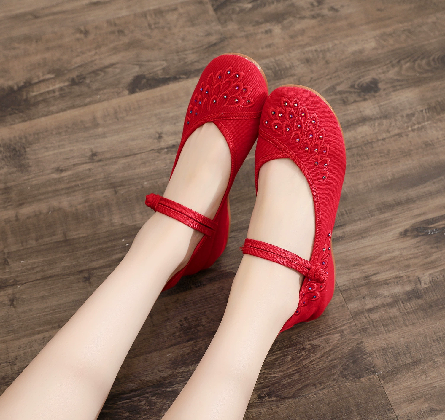 Red wedding shoes, high footwear, Hanfu for bride, 2023 collection, Chinese style