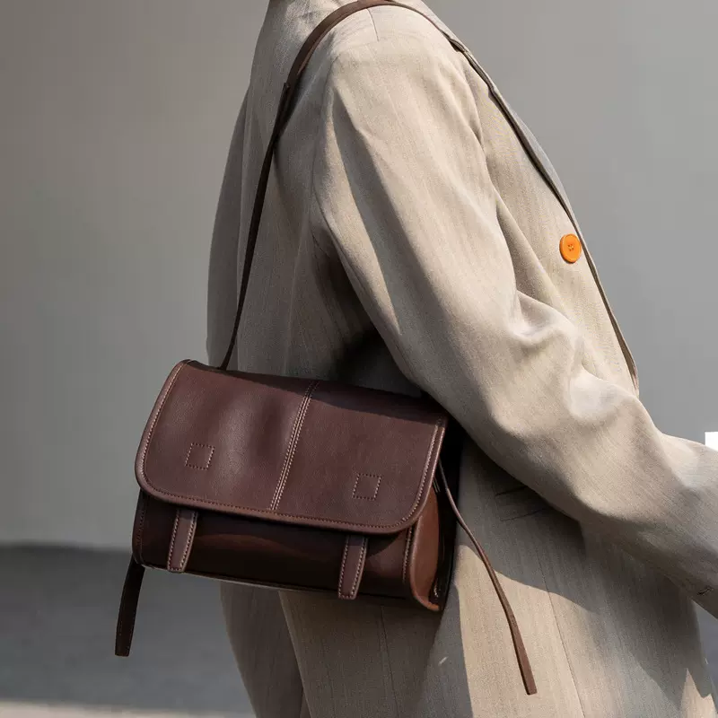 新款秋冬长期主义植鞣牛皮复古英伦风邮差包单肩斜挎包托特包女包