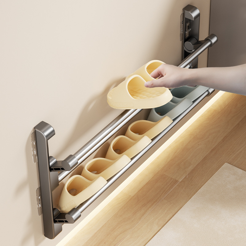 トイレの壁掛けの靴棚は穴を開けないでください。