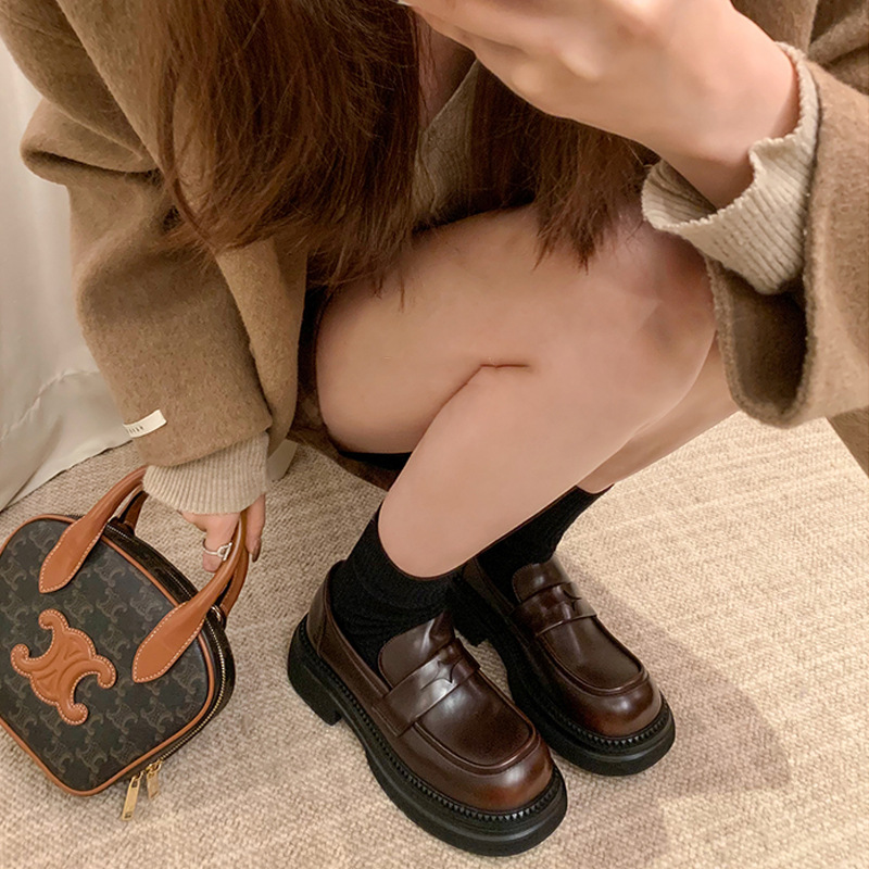 Su Yinyin 2024 primavera nuevo estilo británico retro pulir color plataforma perezoso lofu zapatos de cuero de mujer