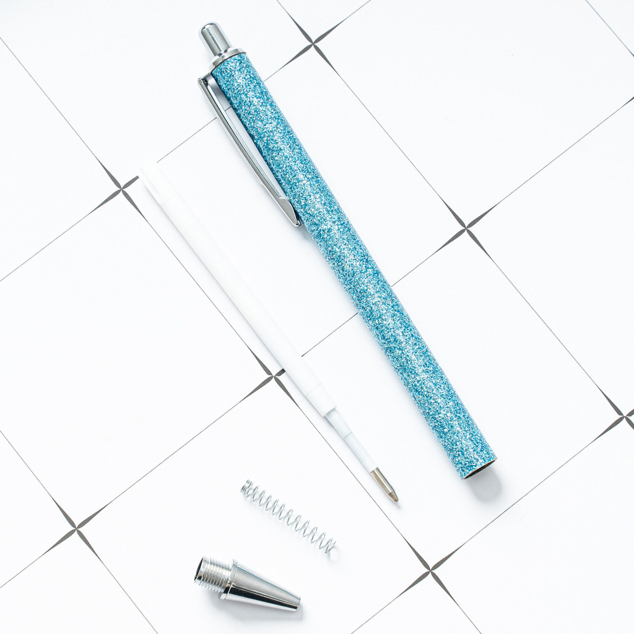 Presione el bolígrafo de aceite de metal creativo polvo de oro sequinado logotipo de impresión de regalos bolígrafo multicolor al por mayor