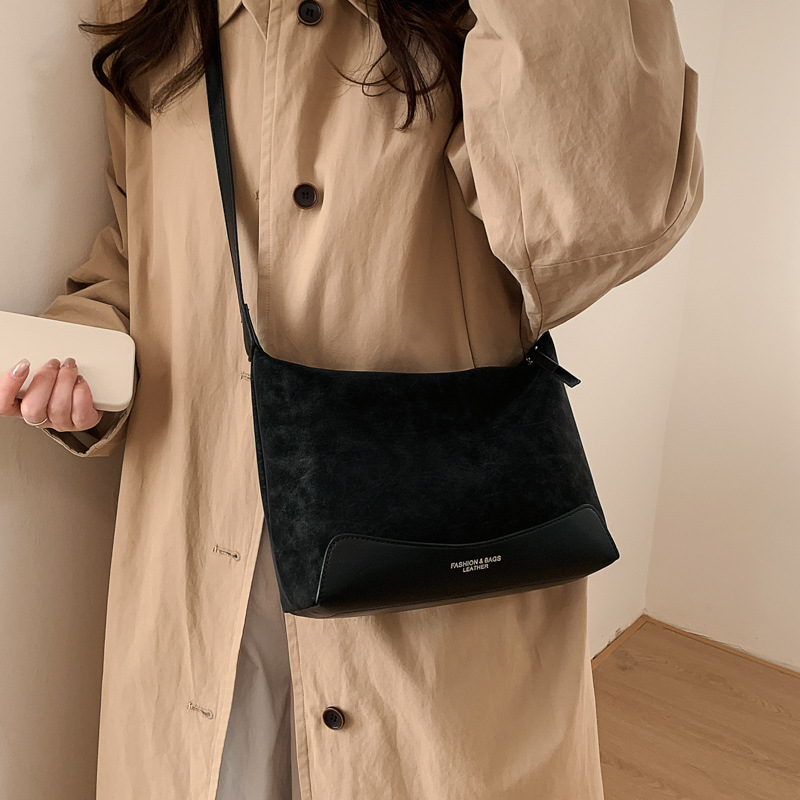 Otoño y invierno de alto nivel retro bolsas de color para mujeres 2025 nuevo estilo versátil bolsas de bolsas de hombro