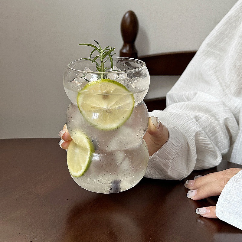 Bloggers con el mismo tipo de tazas de vidrio de gran capacidad en cafetería americana helada taza de jugo de fruta taza de té de fruta