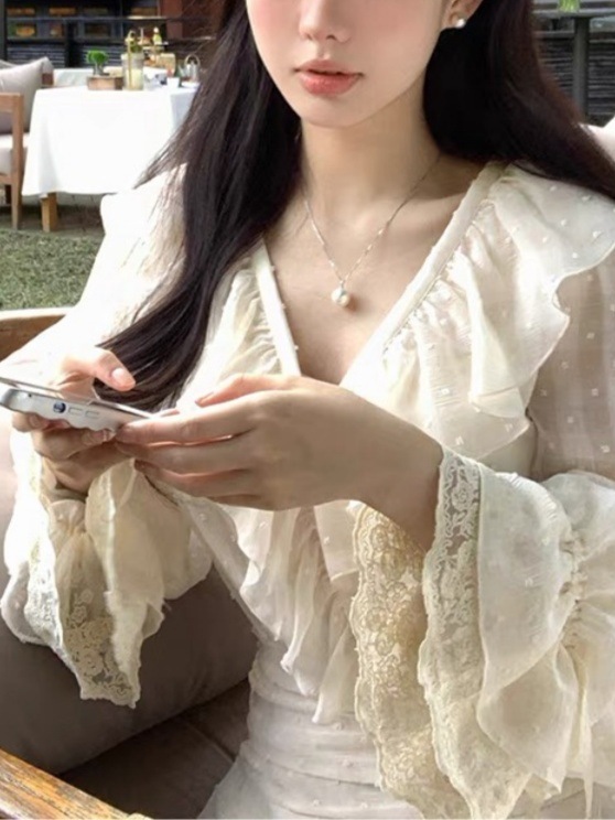复古重工浮雕蕾丝荷叶边V领连衣裙女春少女灯笼袖短裙|undefined