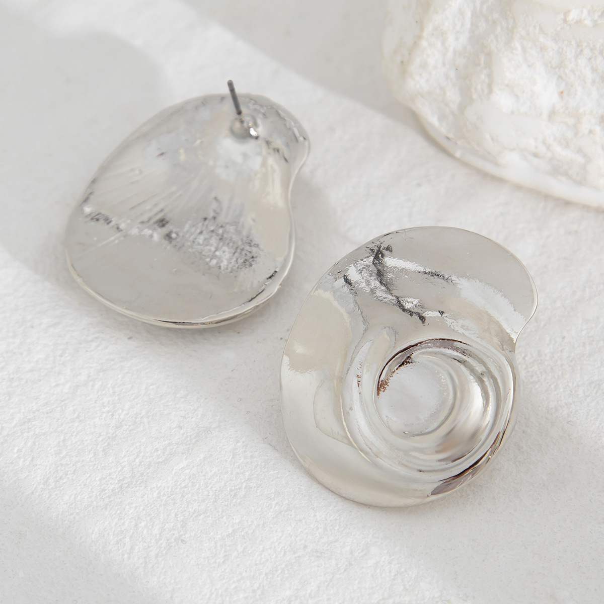 22g Weight Metal Ear Needle Material Drop Earrings, Ear Studs Classification 1 Pair Quantity Holiday, Street Occasion Metal Material Geometric, Heart Shape Pattern All Seasons Season Women's Gender Polished Finish Plating Design Retro, Classic Style Style 1 Pair Retro Classic Style Geometric Heart Shape Plating Metal Drop Earrings Ear Studs 47