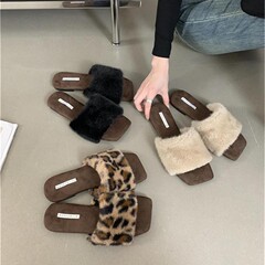 フランスの厚い底のヒョウの紋様の1字はウサギの毛の靴の冬の新しい露指の平底の靴の保温の35-43大きいサイズのクロスボーダーを持ちます。