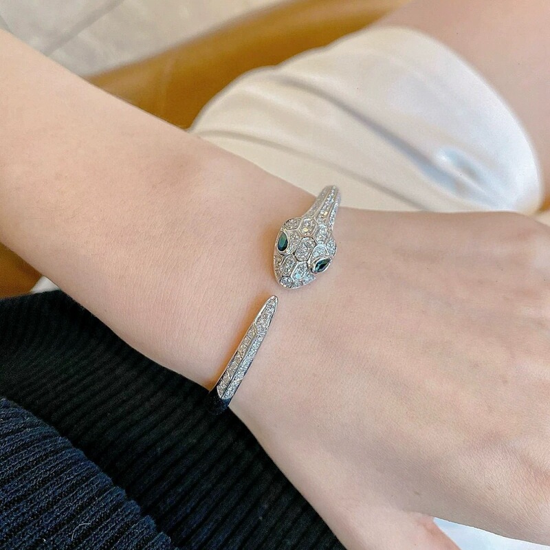Snake bracelet for women, green-eyed snake-shaped open bangle, V gold bracelet, unique and light luxury, trendy on Instagram, a stylish gift for a girlfriend Snake bracelet for women, green-eyed snake-shaped open bangle, V gold bracelet, unique and light luxury, trendy on Instagram, a stylish gift for a girlfriend