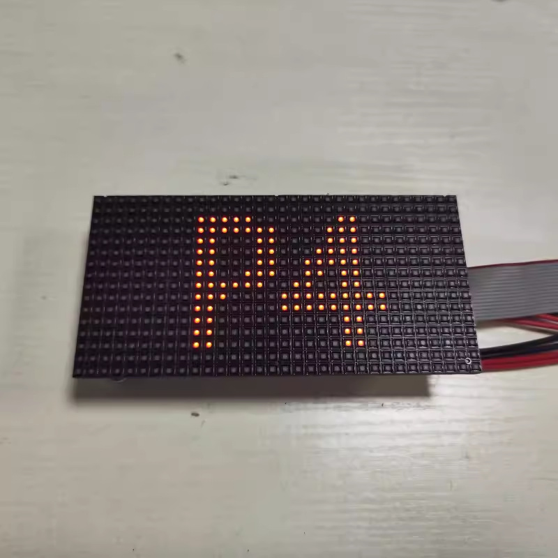 Módulo triangular pantalla LED de forma especial placa triangular rectangular placa de unidad interior borde arco P2.5 competencia