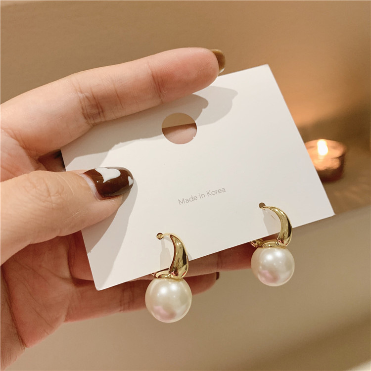 Fashion Pearl Earrings Niche Simple Alloy Ear Buckle Women display picture 2