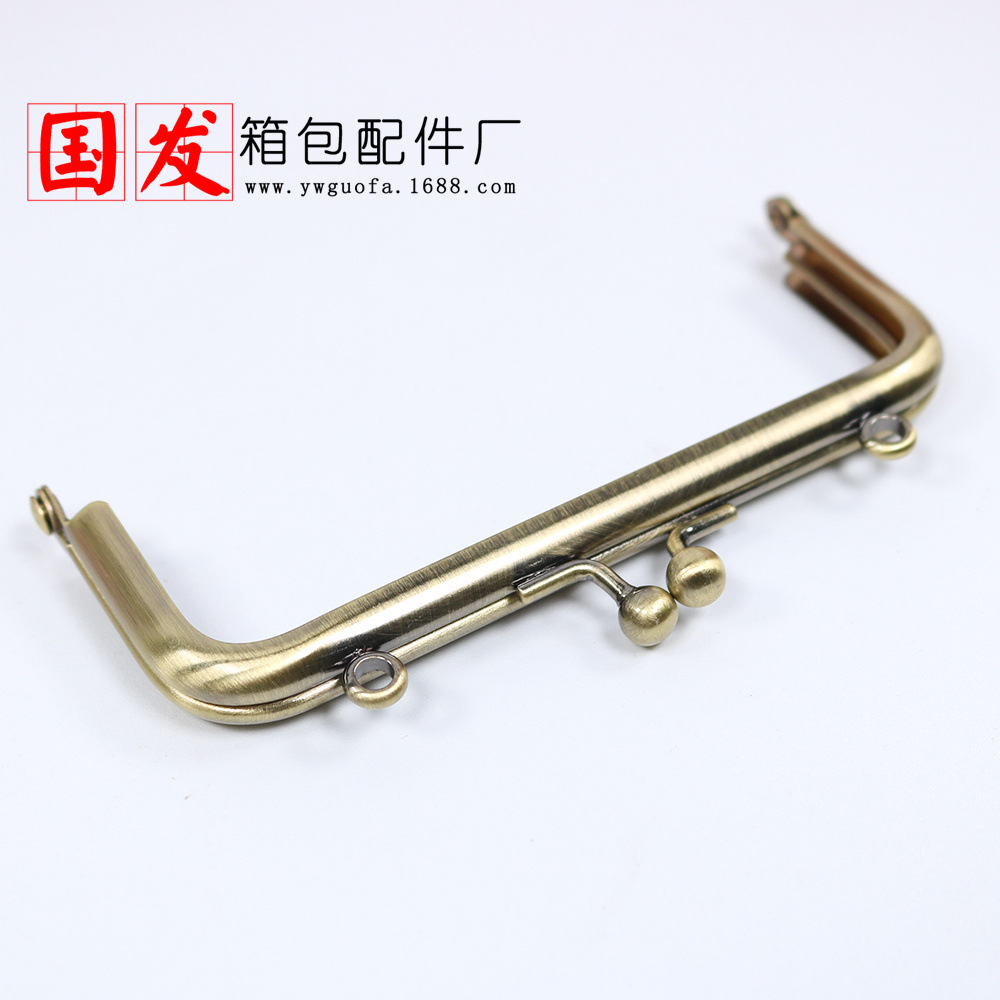 In stock: 12 * 6.5CM cuadrado Bu-Keng superficie lisa sin orificio oro en la parte superior de las orejas de viscosa botón de bolsa