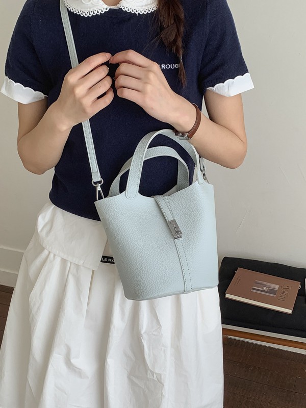 Nicho coreano canasta de platos portátiles bolso de cubo para mujeres 2026 ventas calientes nueva moda lichi patrón mochila