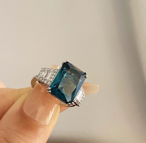 軽くて豪華でハイエンドのジルコンフルダイヤモンドリング、レトロな気質、絶妙でエレガントな人差し指オープンリング、スーパーフラッシュスタッキングリング|undefined