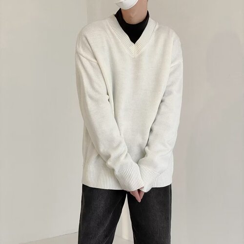 Loose V-neck sweater for men, trendy autumn/winter knitwear—Korean-style thickened, laid-back base layer with a heart-shaped neckline.