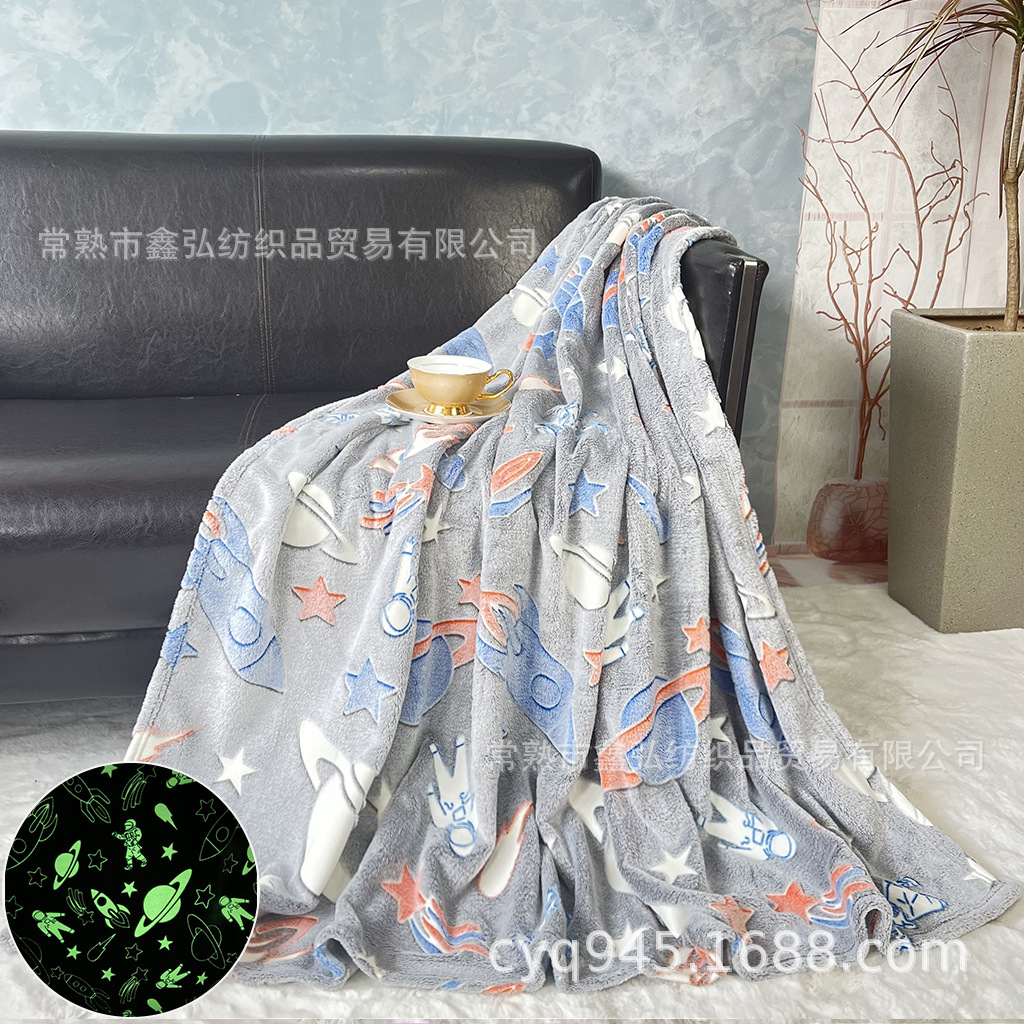 跨境创意荧光毯夜光双面法兰绒家纺星星月亮太空火箭毛毯批发星空