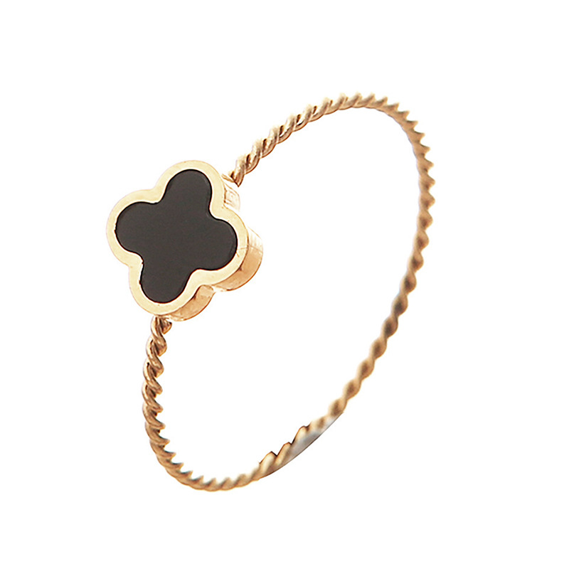 Luz anillo de trébol de lujo mujer Mori personalidad coreana simple estudiante anillo de acero de titanio no se desvanece temperamento joyería