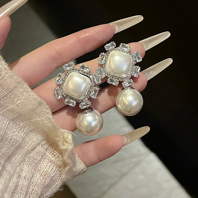 Gilded Feast Accessible Luxury Geometric French Exquisite Elegant Pearl Earrings Elegant Elegant Niche High-End Earrings for Women