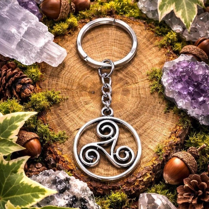 Cross-border foreign trade Celtic tri-helix keychain triangle amulet Viking style Wiccan key pendant Cross-border foreign trade Celtic tri-helix keychain triangle amulet Viking style Wiccan key pendant