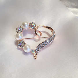 韩版新款心形珍珠胸针外套配饰别针合金水钻花朵胸花防走光佰搭