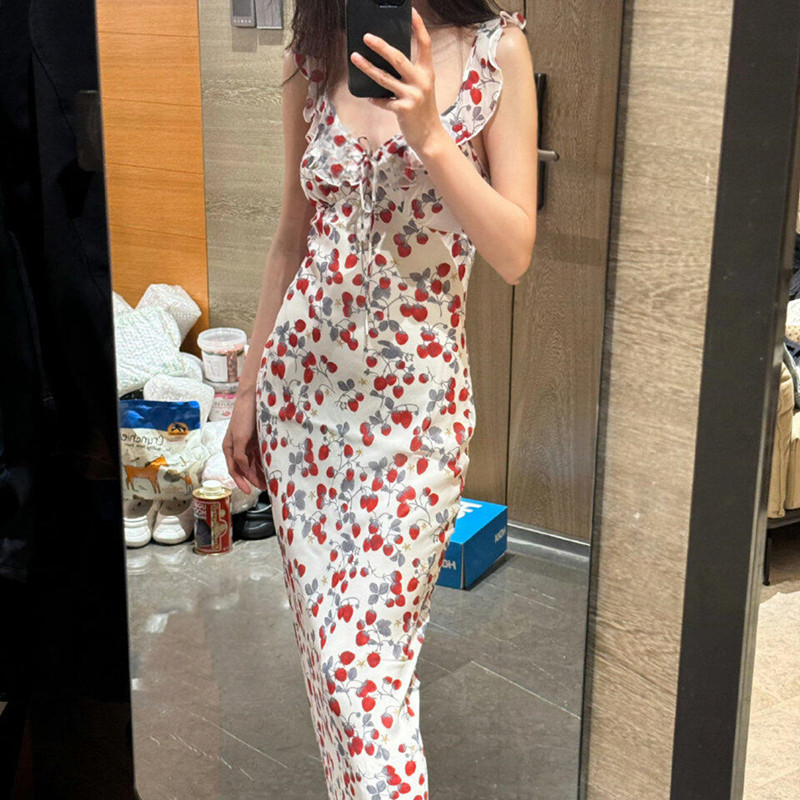 French-style resort sleeveless floral strap dress for women, early summer 2026 new model, extremely beautiful and slim-fitting long dress French-style resort sleeveless floral strap dress for women, early summer 2026 new model, extremely beautiful and slim-fitting long dress
