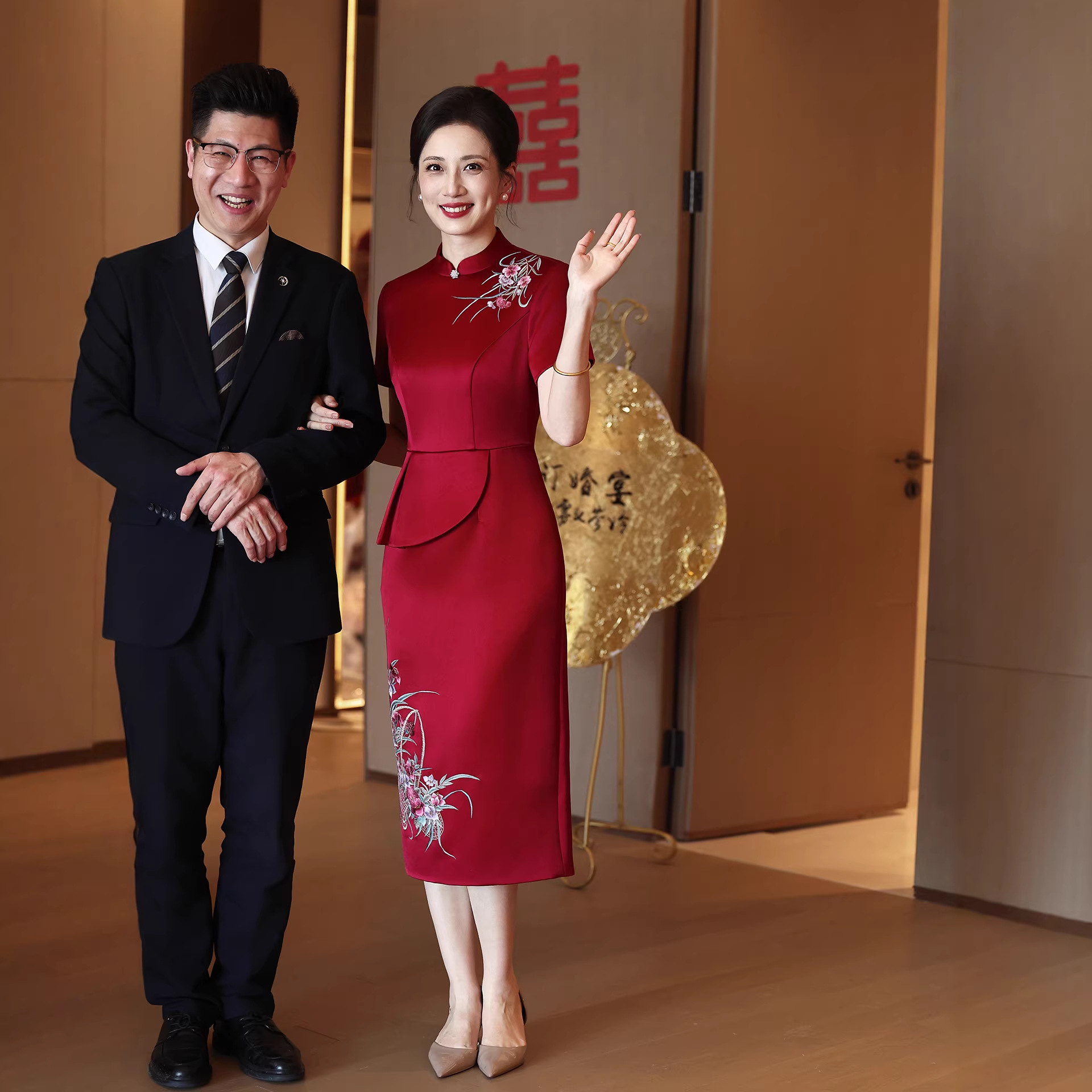 新款喜婆婆婚宴礼服妈妈装酒红色喜婆婆套裙显瘦复古高档连衣裙
