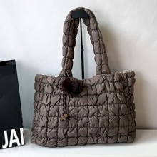 冬季新款褶皱格子羽绒棉服包包小众设计时尚衍逢大容量手提单肩包