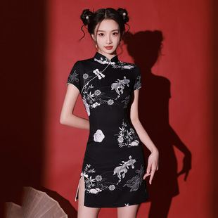 ��ɫ�̿�С���Ӈ��L��ʽ��������2025�¿����p��Ů�͹Ŷ����ļ�